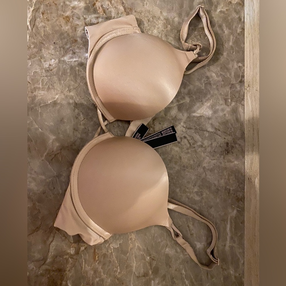 Nude Victoria’s Secret bombshell bra
